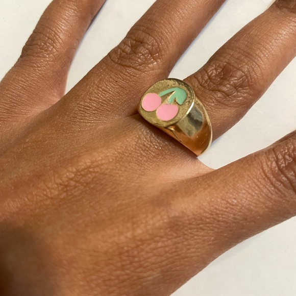 Gold cherry ring - Picture 2 of 2